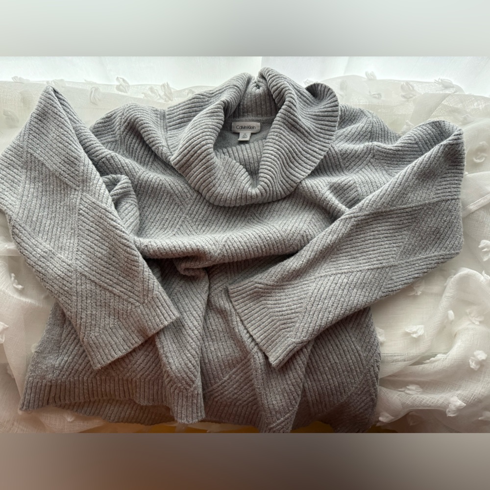 Cure soft pattern Calvin Klein grey sweater
